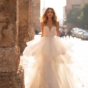 Brand new unworn wedding dress